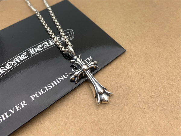 クロムハーツ コピー ネックレス ダブルCHクロス 重圧感 クロス ペンダント ペーパーチェーン CHROME HEARTS
