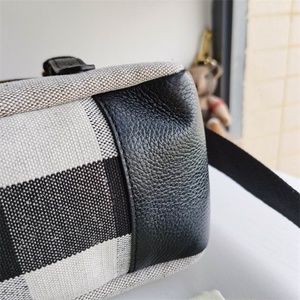 BALENCIAGA コピー バックパック リサイクルナイロン コンパクト サイズ ダブルジップ開閉 調節可能 バレンシアガ 