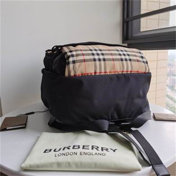 BURBERRY 偽物 ショルダーバッグ チェック柄 キャンバス素材 調節可能 ショルダーストラップ バーバリー
