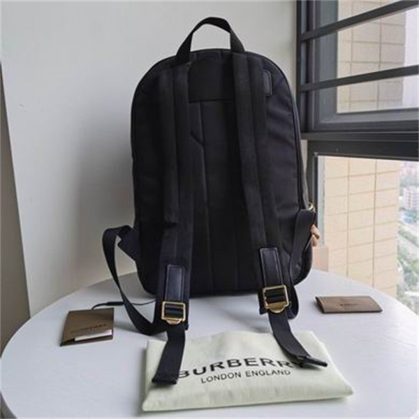 BURBERRY 偽物 ショルダーバッグ チェック柄 キャンバス素材 調節可能 ショルダーストラップ バーバリー