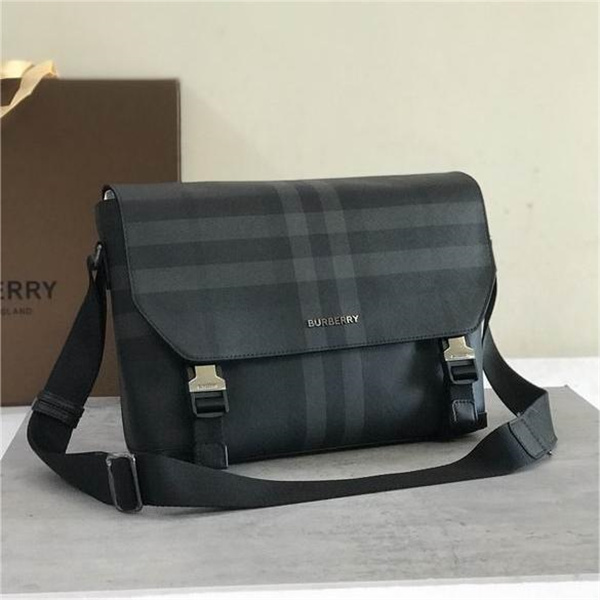 バーバリー 偽物 バックパック エレガント 機能的 トップハンドル 調節可能 BURBERRY