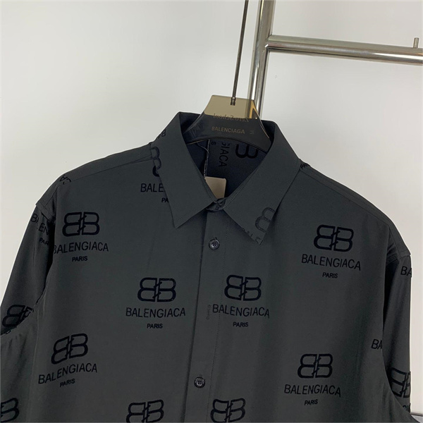 BALENCIAGA スーパーコピー シャツ モノグラム ロゴ プリント 大胆デザイン ユニセックス バレンシアガ