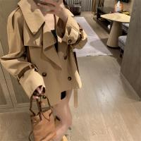 プラダ スーパーコピー コート メタル 三角 ロゴ ボダン ショート 大人気 レディース PRADA