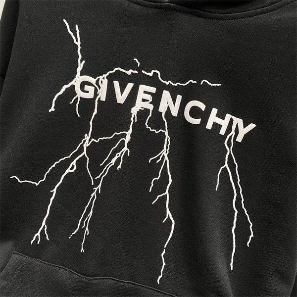 GIVENCHY 偽物 パーカー 稲妻モチーフ ロゴ プリント 新作シリーズ 2色 展開 カジュアル インパクト ジバンシィ