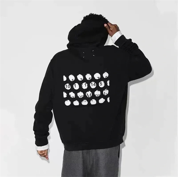 メゾン マルジェラ コピー パーカー ナンバーロゴ シンプル ブラック カジュアル 快適着心地 MAISON MARGIELA