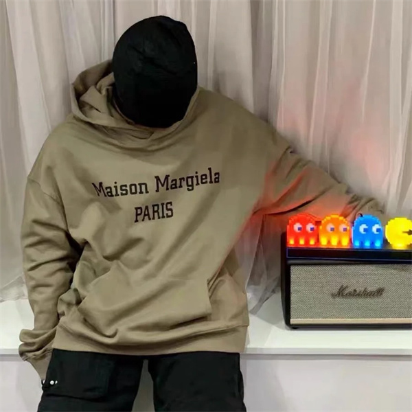 Maison Margiela スーパーコピー パーカー ロゴプリント ベージュ スタイリッシュ ミニマルデザイン 洗練された印象 メゾン マルジェラ