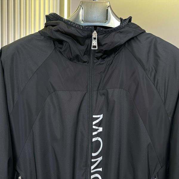 モンクレール スーパーコピー ジャケット 縦ロゴ プリント 防風性 フルジップ フード付き MONCLER