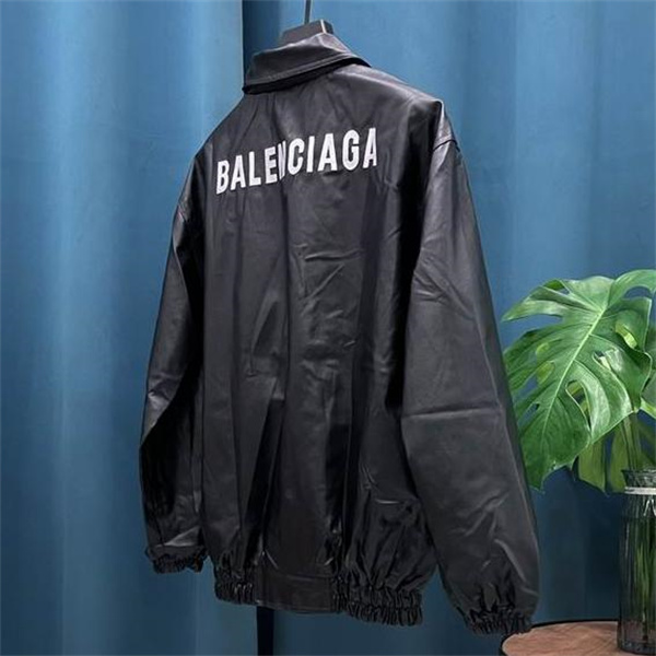 バレンシアガ コピー ジャケット シンプルブラック 刺繍ロゴ エラスティック裾と袖口 BALENCIAGA