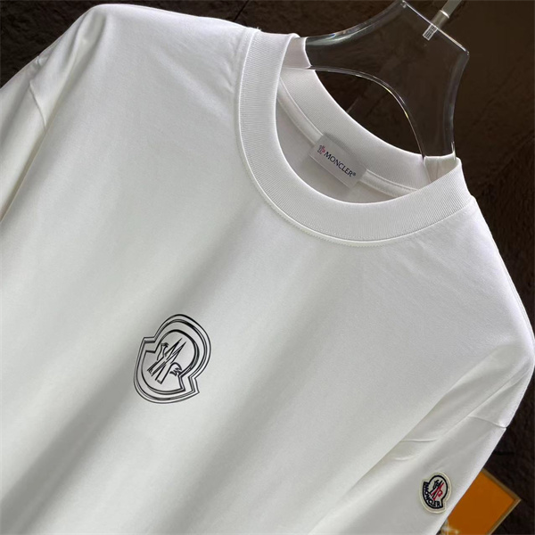 MONCLER コピー 長袖Tシャツ アイコニックエンブレム バックロゴ入り モンクレール 