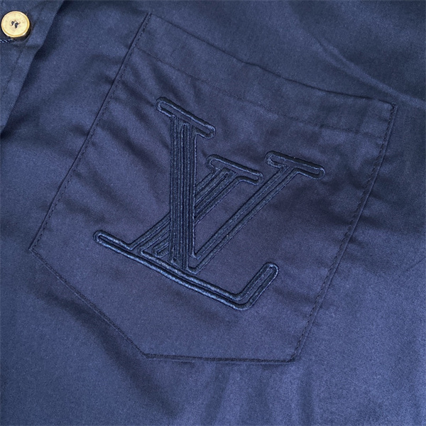 ルイヴィトン 偽物 シャツ 大きなLVロゴ 刺繍 胸ポケット付き LOUIS VUITTON