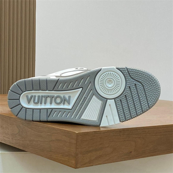 ルイヴィトン スーパーコピー スニーカー グレー ホワイト モノグラム 上品さ 高級感 デザイン LOUIS VUITTON 