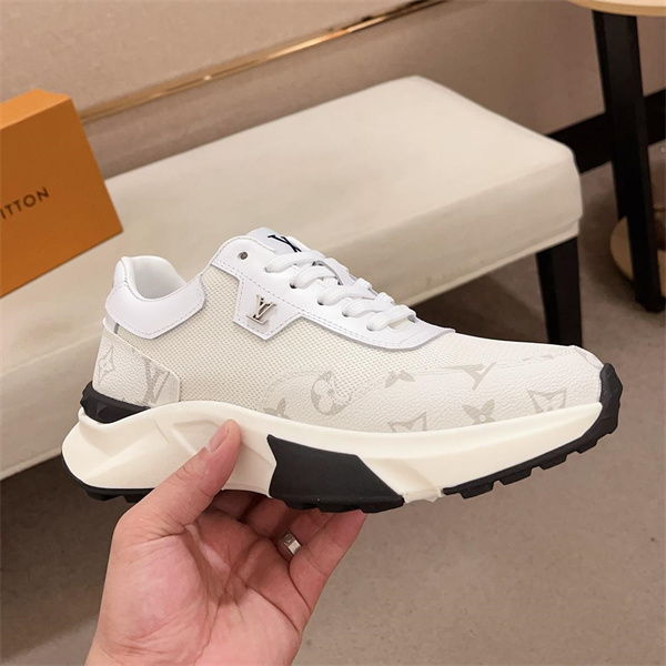 LOUIS VUITTON コピー スニーカー モノグラム柄 レザー 高級感ｘ機能性 ルイヴィトン