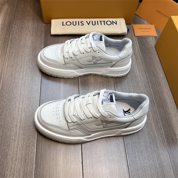 ルイヴィトン コピー スニーカー シンプル エレガント 高級感 快適さ レザー ロゴ メンズ LOUIS VUITTON