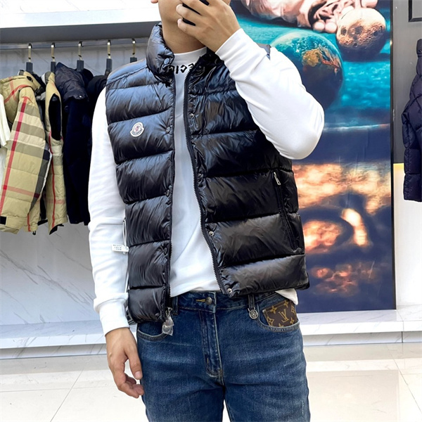 モンクレール コピー ダウンベスト 軽量性 暖かさ モダンな雰囲気 特徴 立体感 MONCLER 
