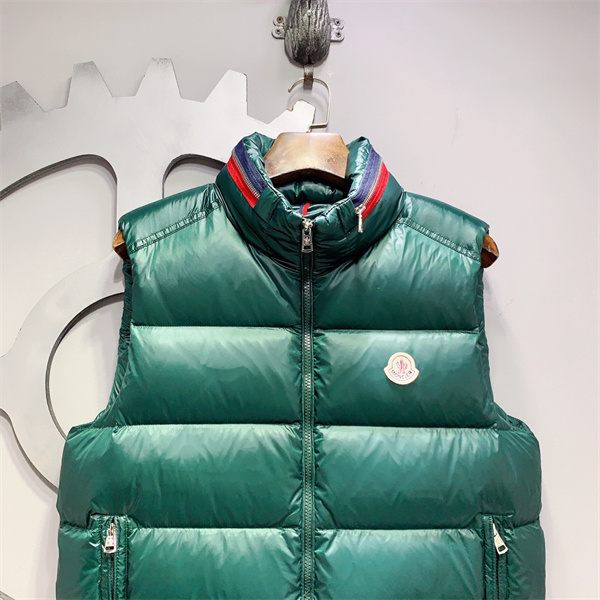 モンクレール スーパーコピー ダウンベスト トリコロールアクセント スポーティー MONCLER
