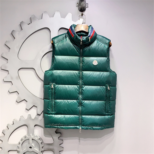 モンクレール スーパーコピー ダウンベスト トリコロールアクセント スポーティー MONCLER