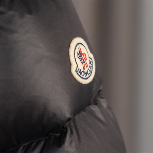 MONCLER コピー レディース ダウンジャケット エレガントさ 機能性 モンクレール