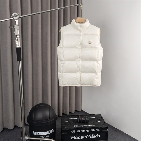 MONCLER コピー ダウンベスト 高級感 フィット感 2色 軽量 保温性 MONCLER 