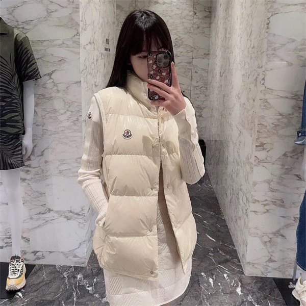 MONCLER コピー ダウンベスト 高級感 フィット感 2色 軽量 保温性 MONCLER 