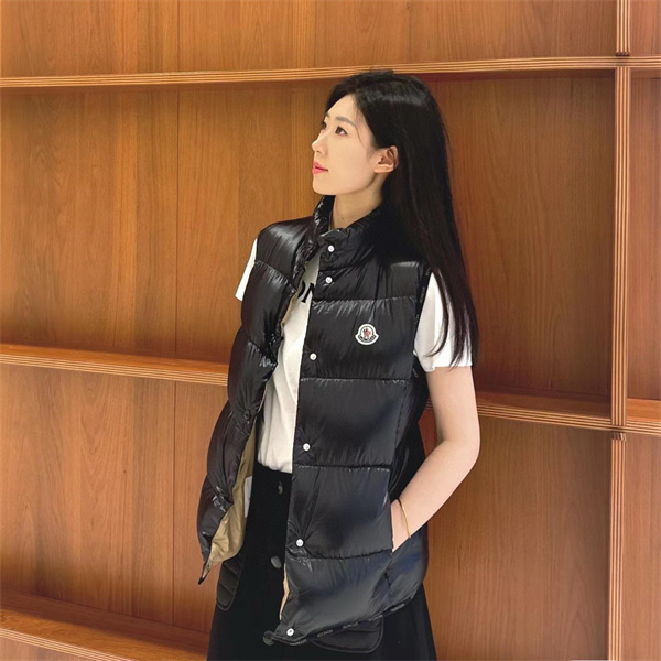 MONCLER コピー ダウンベスト 高級感 フィット感 2色 軽量 保温性 MONCLER 