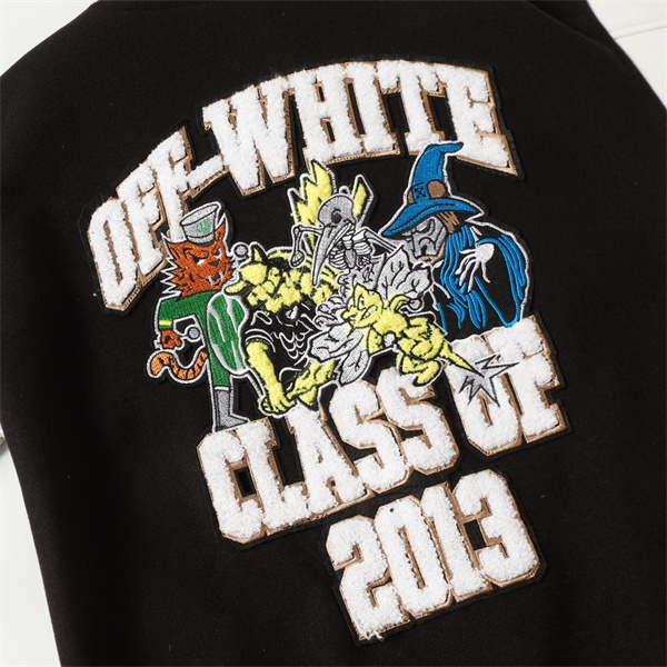 Off-White スーパーコピージャケット 黒と白 刺繍ロゴ「CLASS OF 2013」バナー風デザイン オフホワイト