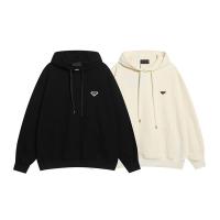 プラダ スーパーコピー パーカー シンプル トライアングル メタル 三角 ロゴ 2色 エレガント カジュアル PRADA