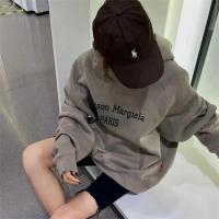 Maison Margiela スーパーコピー パーカー ロゴプリント ベージュ スタイリッシュ ミニマルデザイン 洗練された印象 メゾン マルジェラ