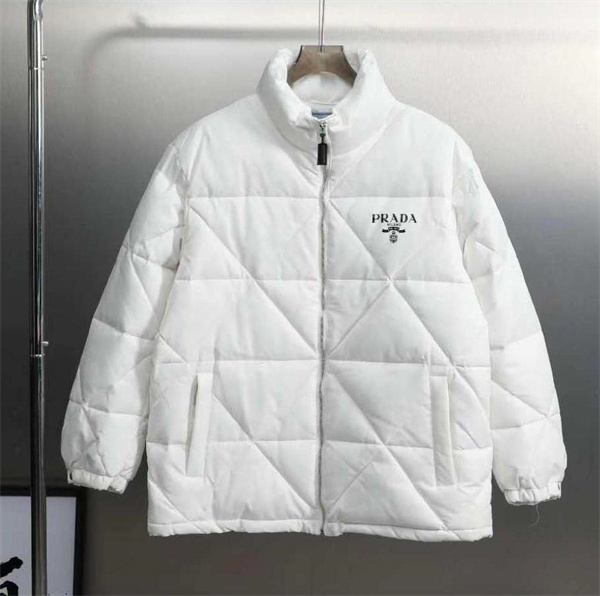プラダ スーパーコピー ダウンジャケット MILANO ロゴ 防水機能 ダイヤモンドキルティング PRADA 