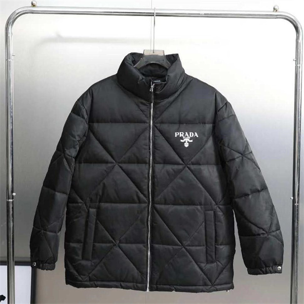 プラダ スーパーコピー ダウンジャケット MILANO ロゴ 防水機能 ダイヤモンドキルティング PRADA 