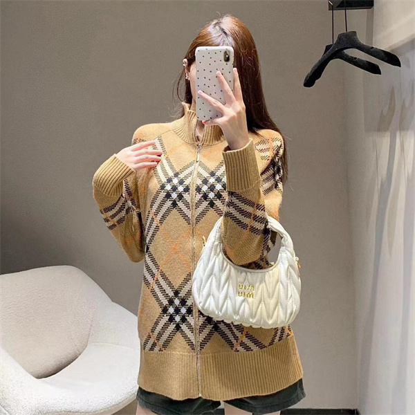 バーバリー 偽物 ジャケット ベージュ ブラックオレンジ 防寒リブ 高級感 BURBERRY 