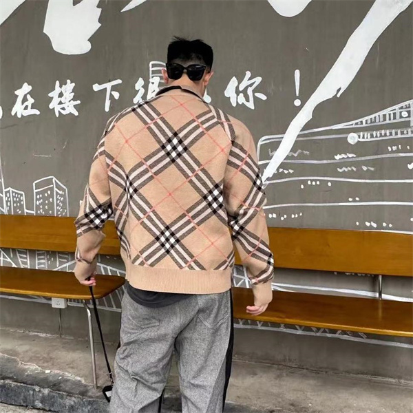 バーバリー 偽物 ジャケット ベージュ ブラックオレンジ 防寒リブ 高級感 BURBERRY 