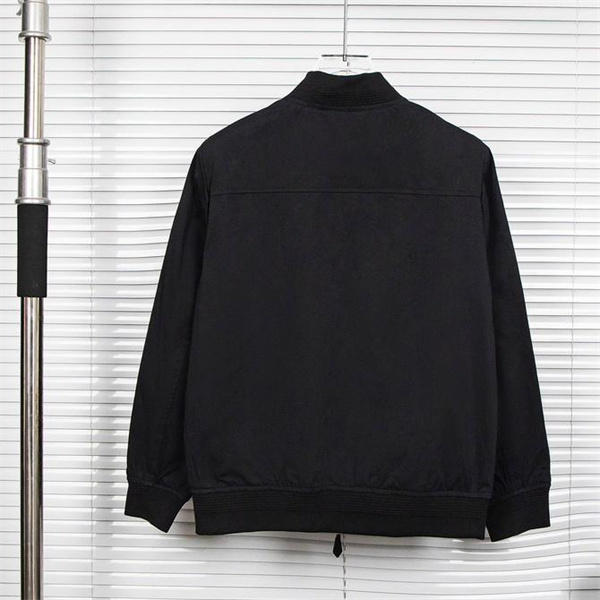 バーバリー 偽物 ジャケット ブラック 刺繍ロゴ 高級感 クラシックスタイル BURBERRY