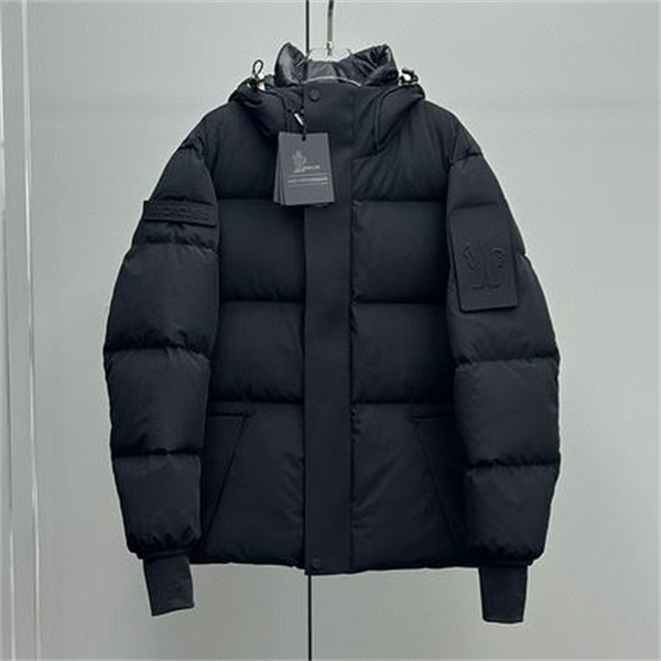 モンクレール スーパーコピー ダウンジャケット 小さなロゴ フロント 防寒性抜群 MONCLER