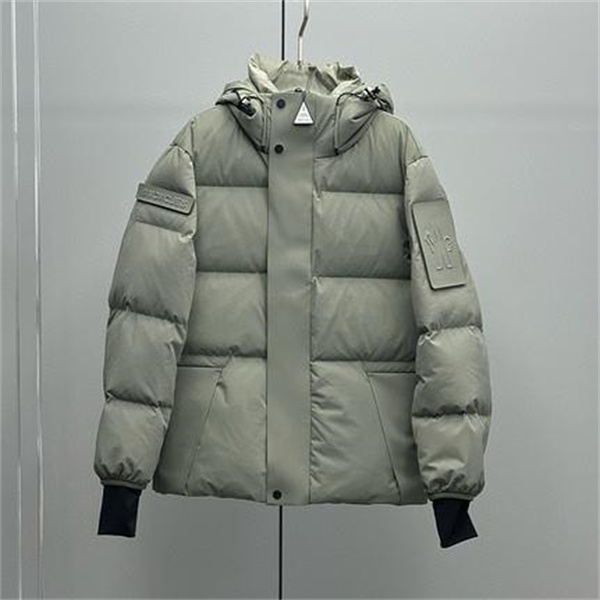 モンクレール スーパーコピー ダウンジャケット 小さなロゴ フロント 防寒性抜群 MONCLER