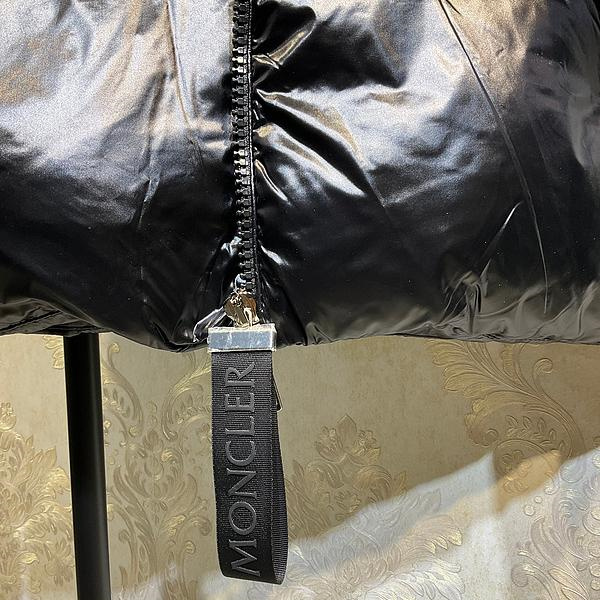 モンクレール スーパーコピー ダウンジャケット フード付き 光沢ブラック裏地 秋冬向け MONCLER