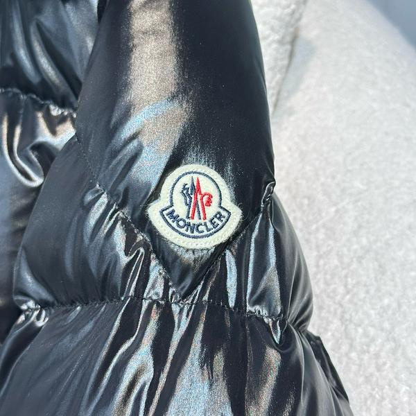 モンクレール スーパーコピー ダウンジャケット フード付き 光沢ブラック裏地 秋冬向け MONCLER