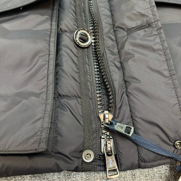 モンクレール スーパーコピー ダウンジャケット ボリュームファー付き ポケット MONCLER