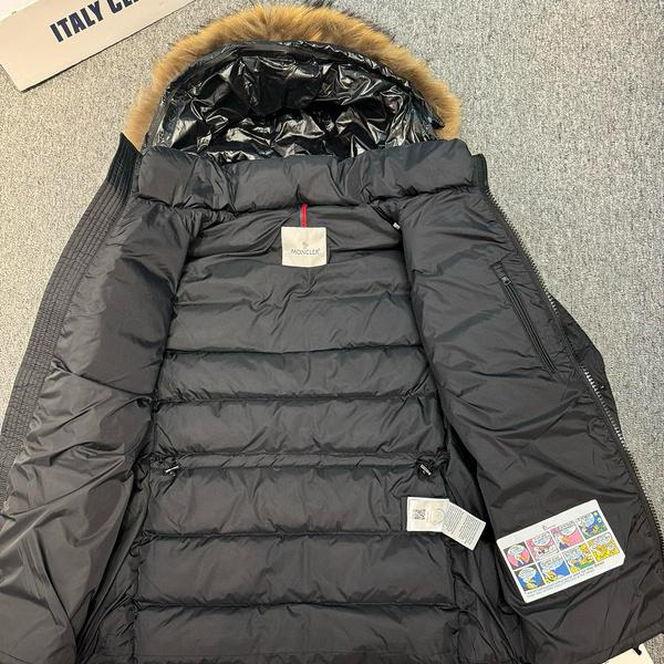 モンクレール スーパーコピー ダウンジャケット ボリュームファー付き ポケット MONCLER