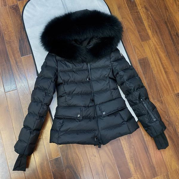 MONCLER スーパーコピー ダウンジャケット ブラック 光沢生地 ファーフード付き モンクレール