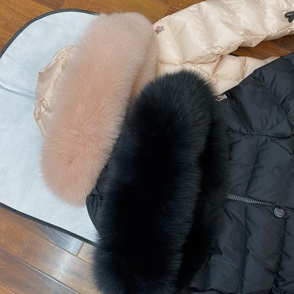 MONCLER スーパーコピー ダウンジャケット ブラック 光沢生地 ファーフード付き モンクレール
