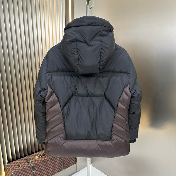 MONCLER コピー ダウンジャケット ロゴパッチ付き ボリュームフード 防寒性抜群モンクレール