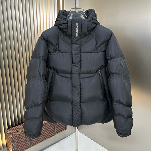 MONCLER コピー ダウンジャケット ロゴパッチ付き ボリュームフード 防寒性抜群モンクレール