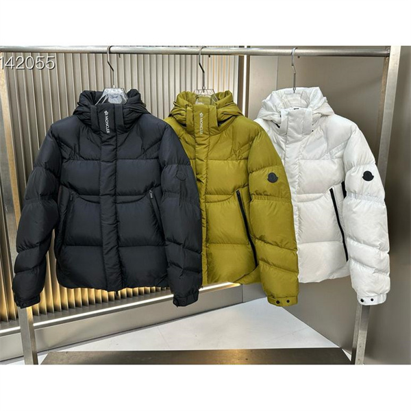 MONCLER コピー ダウンジャケット ロゴパッチ付き ボリュームフード 防寒性抜群モンクレール