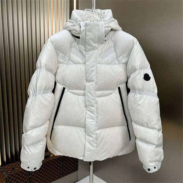 MONCLER コピー ダウンジャケット ロゴパッチ付き ボリュームフード 防寒性抜群モンクレール