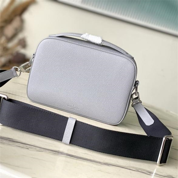 M11657 ルイヴィトン  LOUIS VUITTON コピー ショルダーバッグ レザー使用 LVロゴ刻印