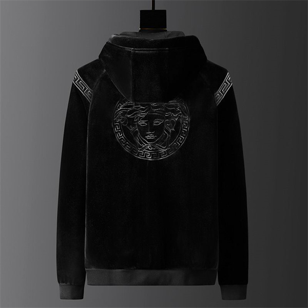 洗練スタイル VERSACE コピー セットアップ エンボス加工 メデューサ ロゴ ブラック 秋冬仕様 ヴェルサーチ