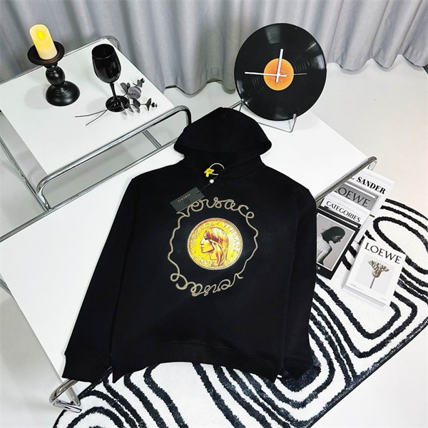ヴェルサーチ スーパーコピー パーカー メダル風デザイン ゴールド アクセント VERSACE