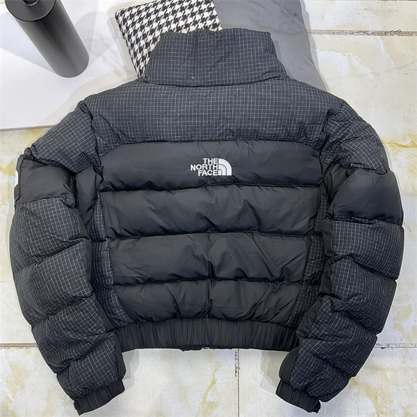 THE NORTH FACE コピー ダウンジャケット ブラック グリッドデザイン シンプルで洗練ザノースフェイス