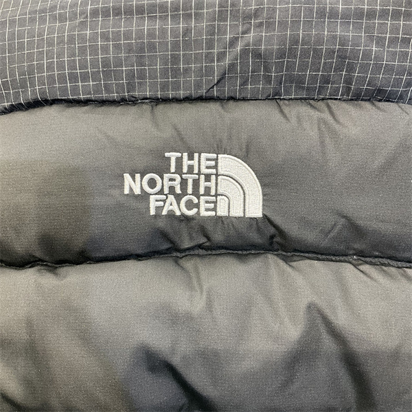 THE NORTH FACE コピー ダウンジャケット ブラック グリッドデザイン シンプルで洗練ザノースフェイス