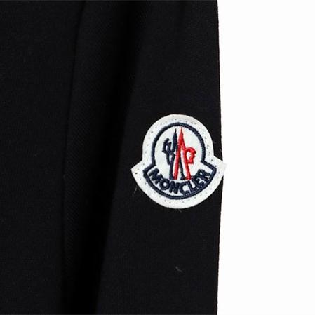 モンクレール スーパーコピー セットアップ ブラック ロゴ刺繍 機能性フードデザイン MONCLER